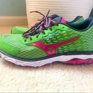 Mizuno wave inspire running sneakers